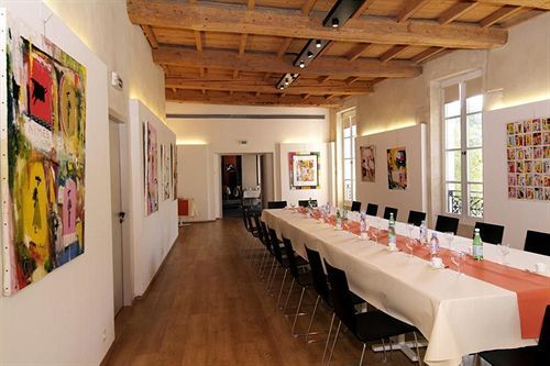 Apartahotel Odalys Le Cheval Blanc Nimes